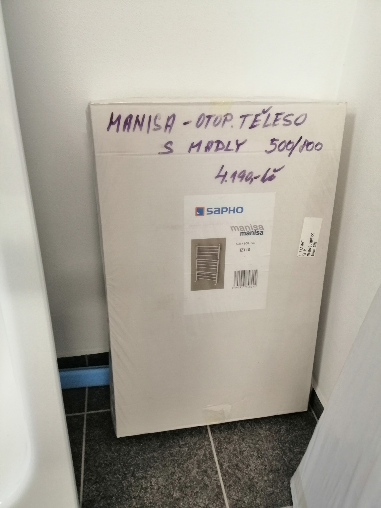 Topný žebřík rovný 800x500 barva chrom- se třemi madly na ručníky akční cena 3.590,-kč .